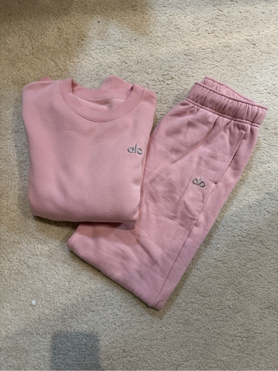 ALO Yoga Tops - Alo Accolade Ballet Pink Sweat Set